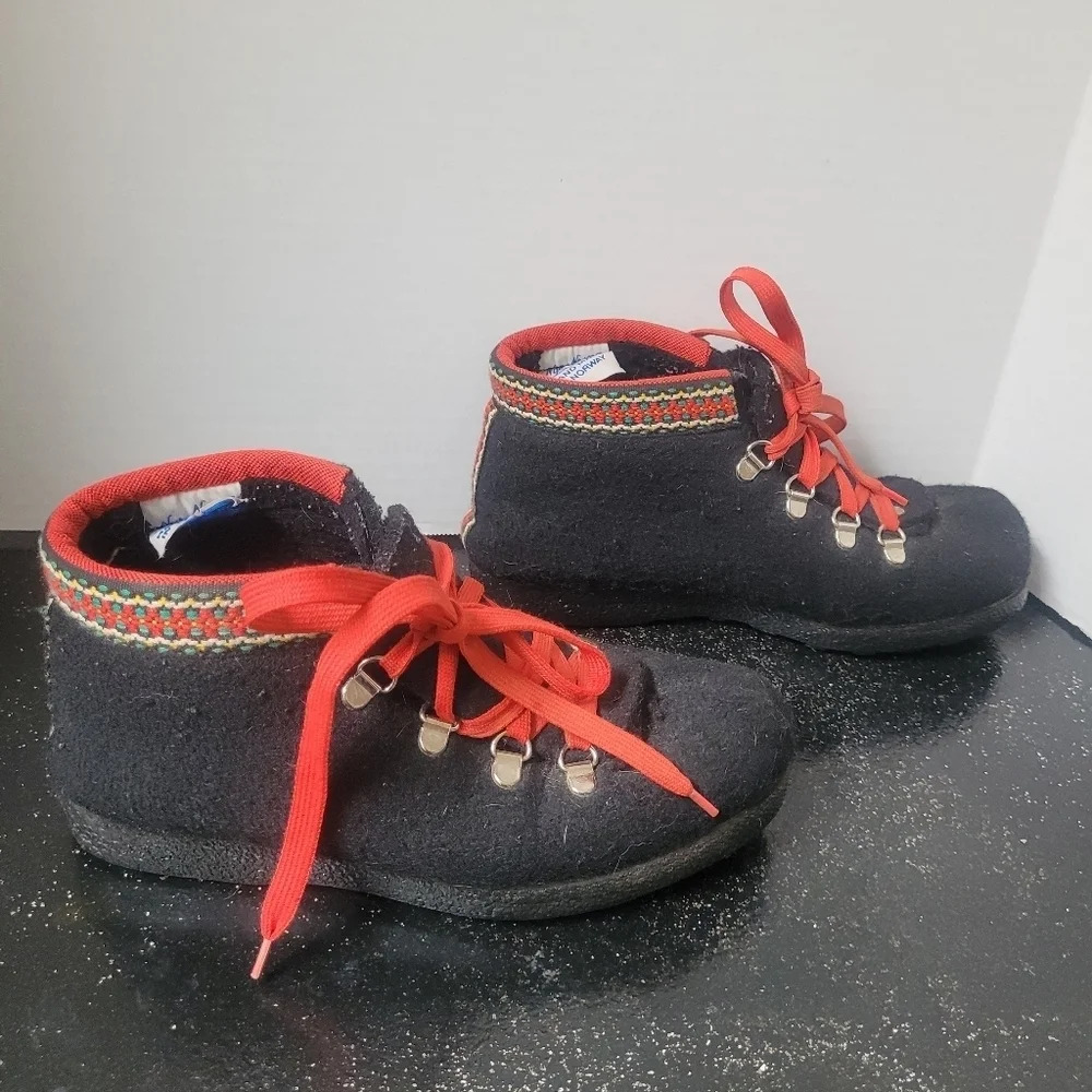 Nye Nesna Lobben, Wool felted winter boots Black ankle height, Women 6.5 EU 37